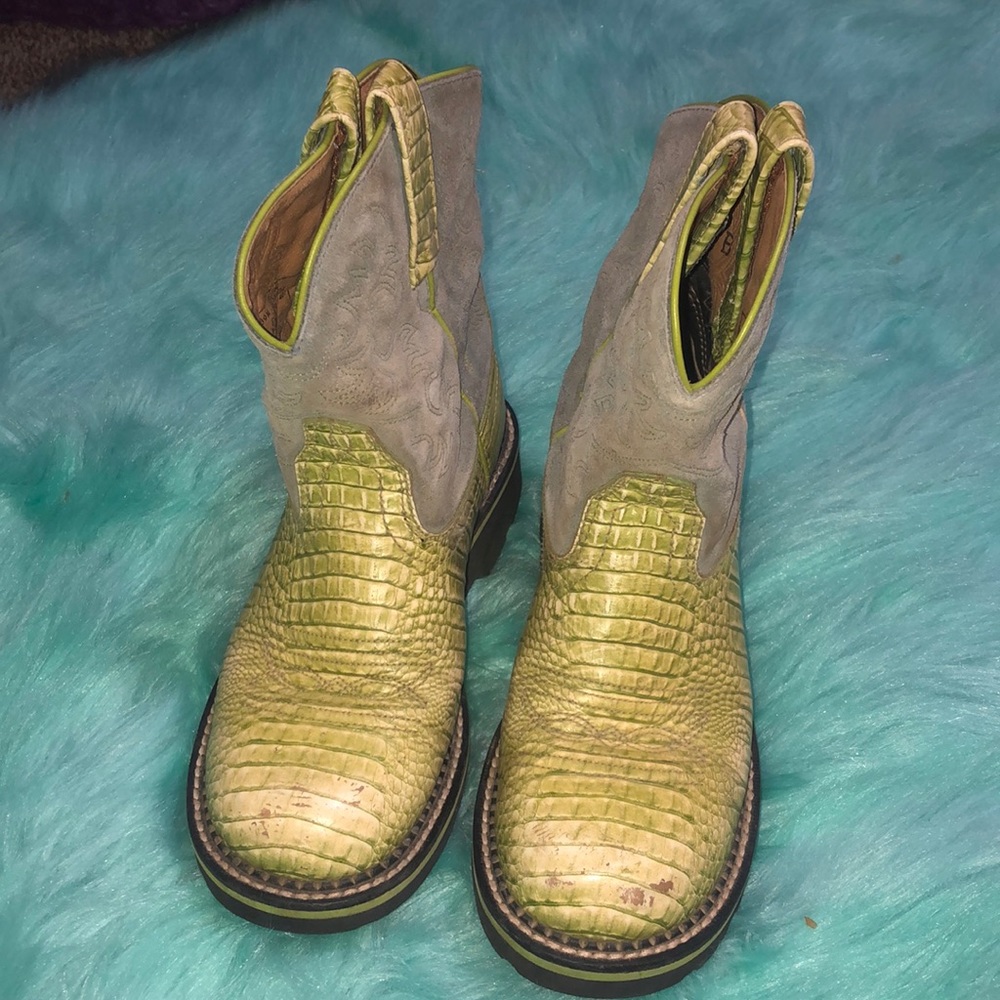 No longer fit my shoe size.